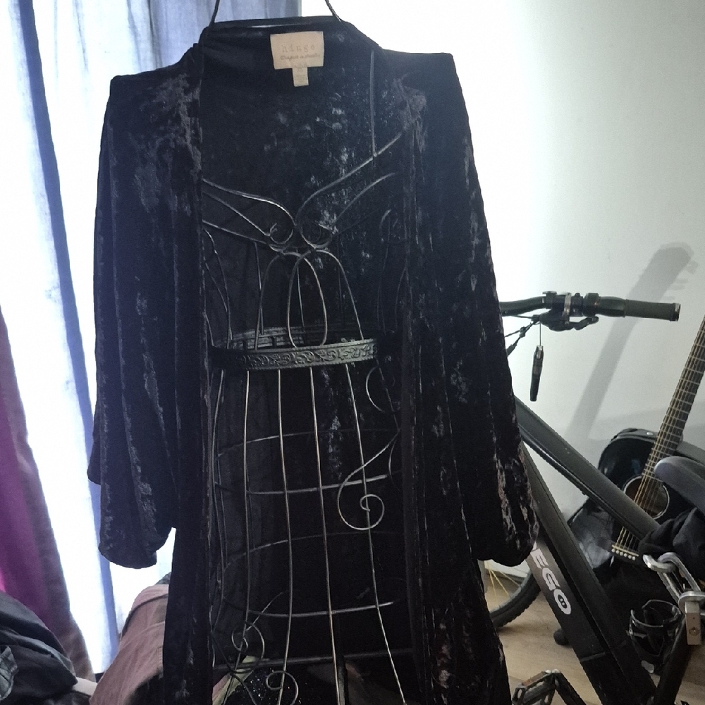 Elegant Black Velvet Women's Coat